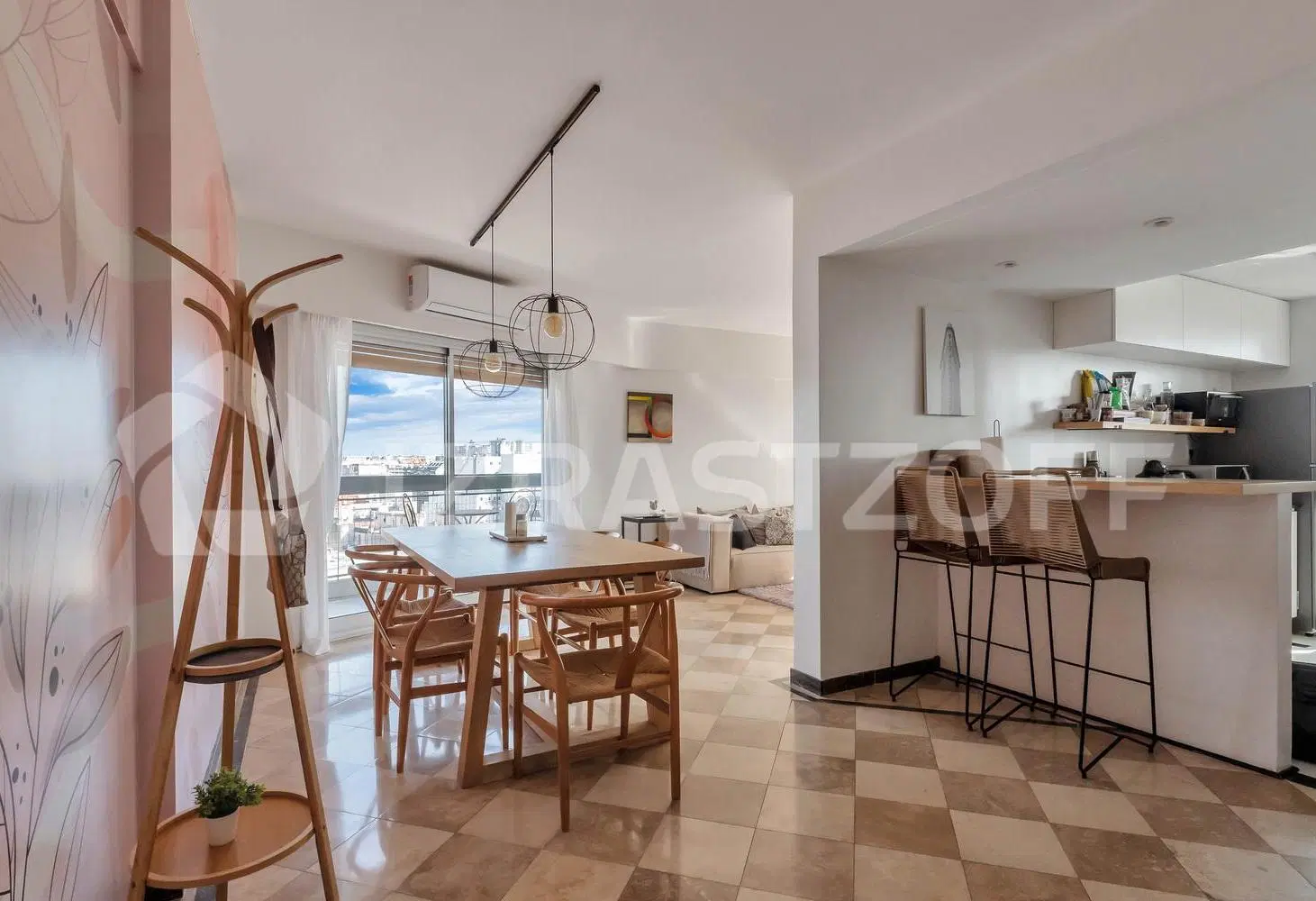 Departamento en venta en Arroyo al 800, esquina Suipacha. 4 ambientes, cochera, piso muy alto 2