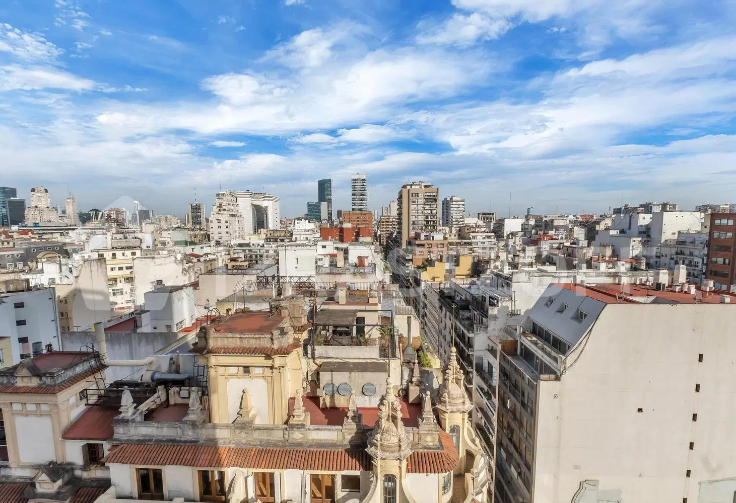 Departamento en venta en Arroyo al 800, esquina Suipacha. 4 ambientes, cochera, piso muy alto 5