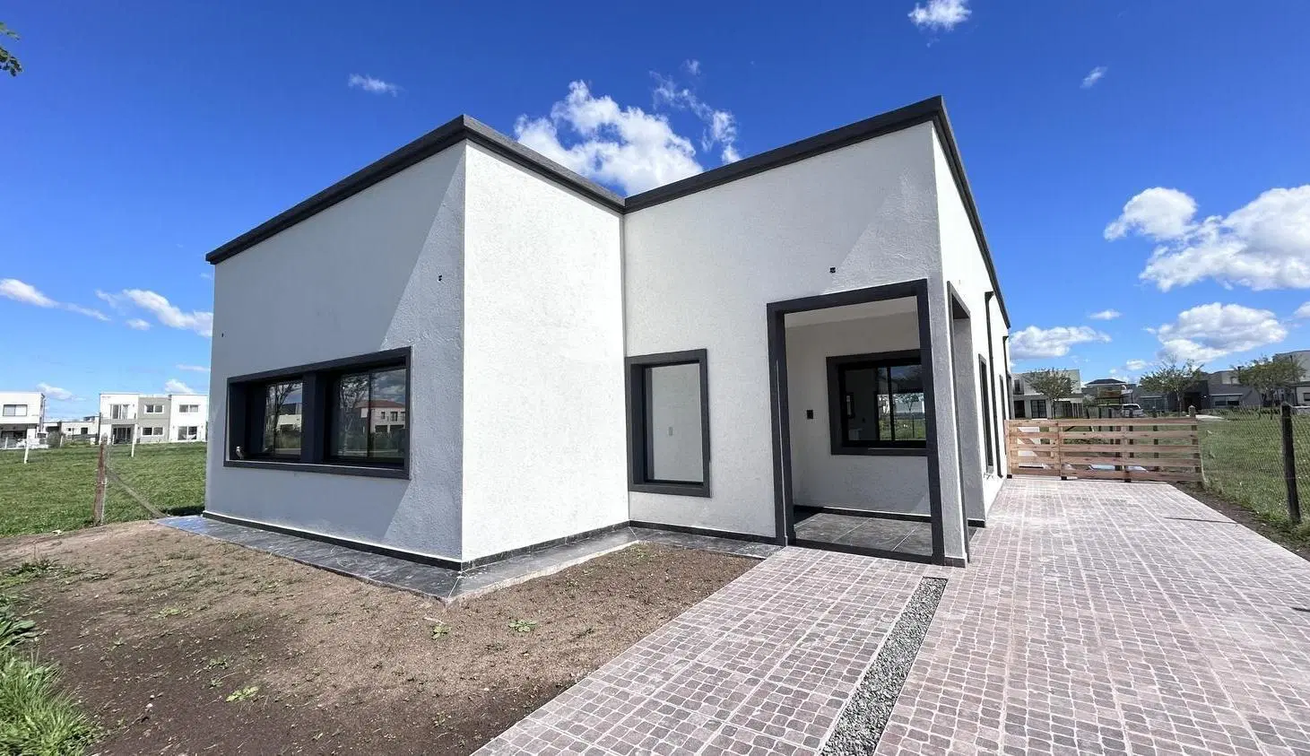 Casa a estrenar en Barrio Privado San Pablo en una sola planta 3