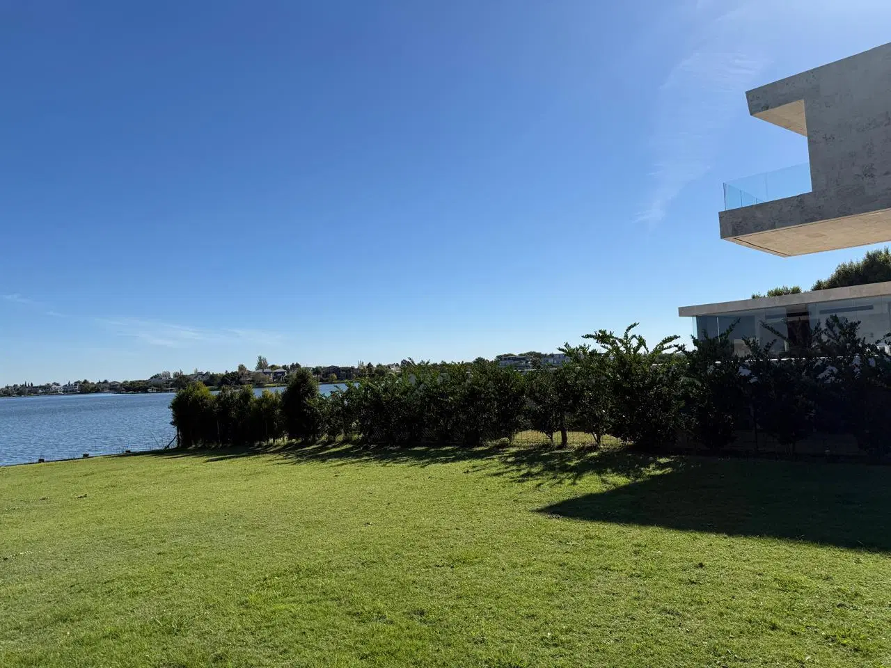 Terreno en venta.Barrio El Golf, Nordelta. Al lago central .1700 m2 4