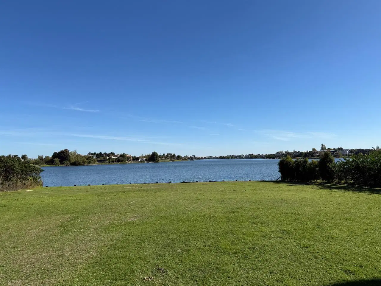 Terreno en venta.Barrio El Golf, Nordelta. Al lago central .1700 m2 5