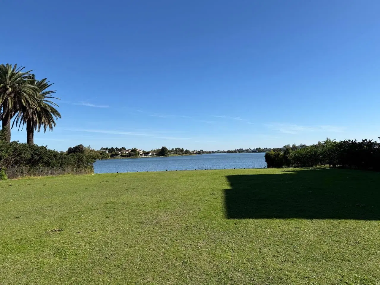 Terreno en venta.Barrio El Golf, Nordelta. Al lago central .1700 m2 2