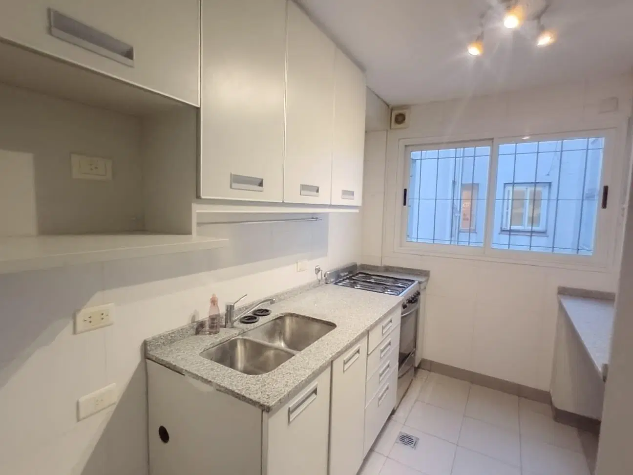 Departamento Alquiler Recoleta 3 ambinetes Reciclado en Baño y cocina bajas expensas 5