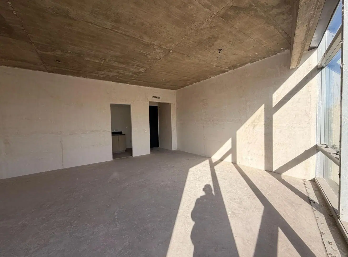 Oficina en ALQUILER en prestigioso edificio de categoría en la mejor ubicación de Pilar 2