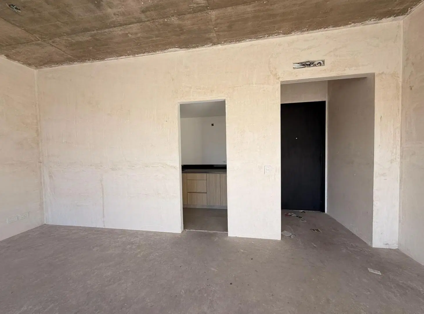 Oficina en ALQUILER en prestigioso edificio de categoría en la mejor ubicación de Pilar 1