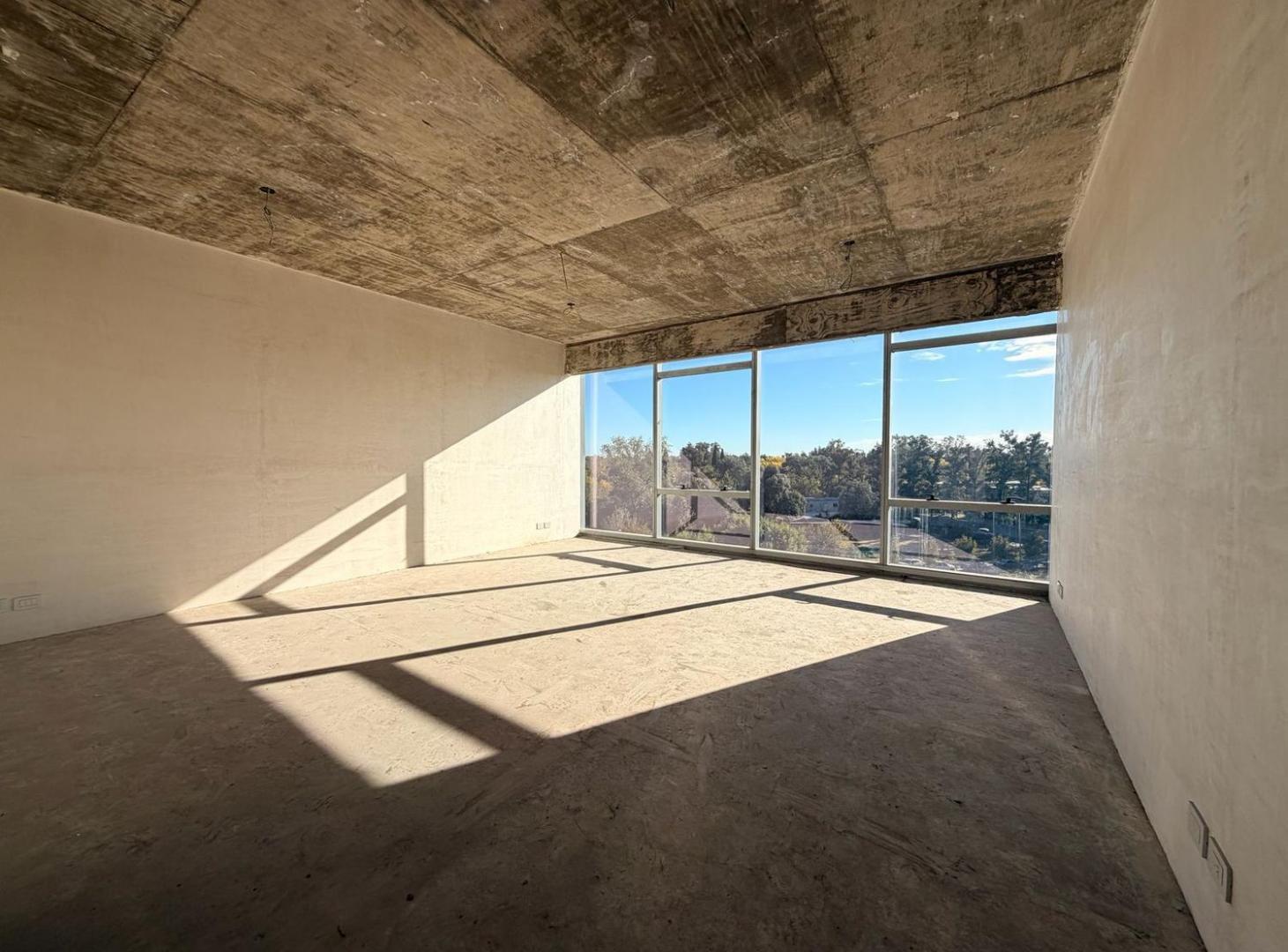 Foto de Oficina en ALQUILER en prestigioso edificio de categoría en la mejor ubicación de Pilar, imagen 1
