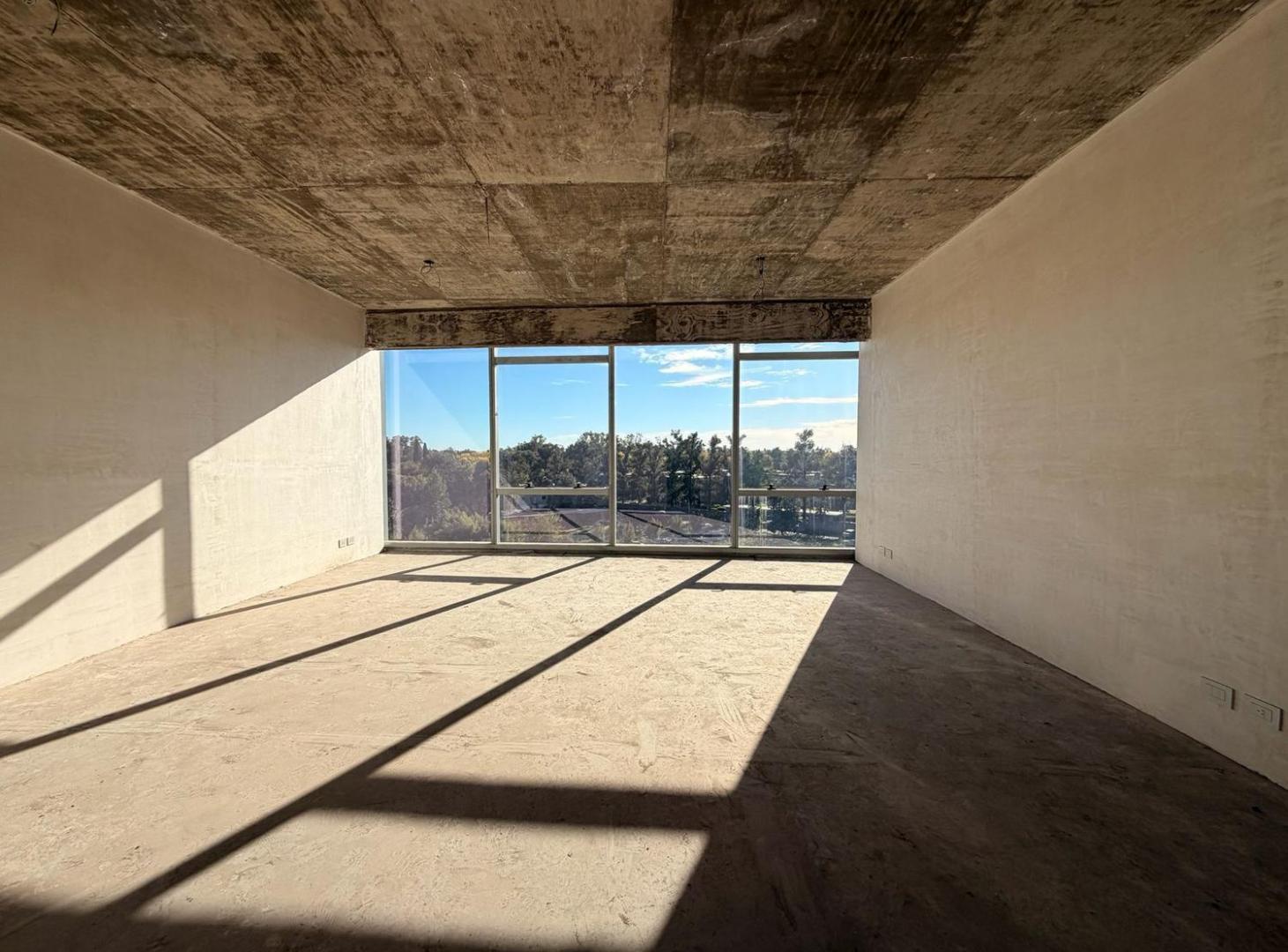 Foto de Oficina en ALQUILER en prestigioso edificio de categoría en la mejor ubicación de Pilar, imagen 2