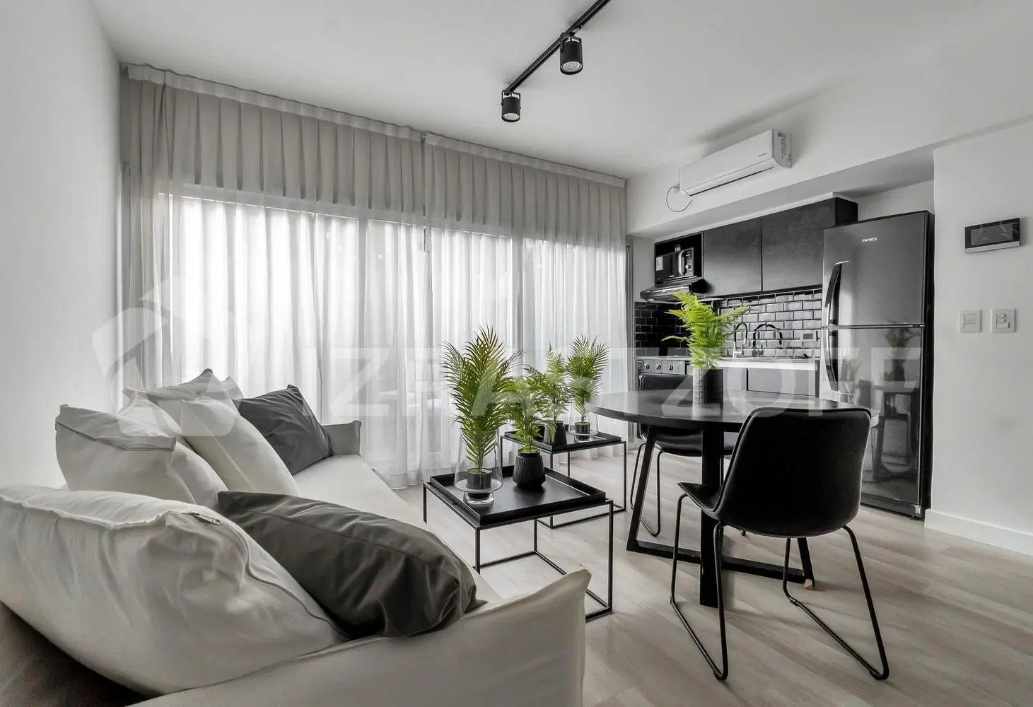 Departamento en venta en San Telmo. Dos ambientes con terraza. Muy luminoso 3