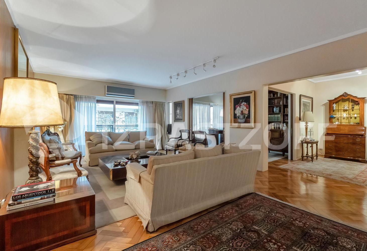 Departamento en venta en Recoleta Parera y Alvear, 6 ambientes, dos cocheras.
