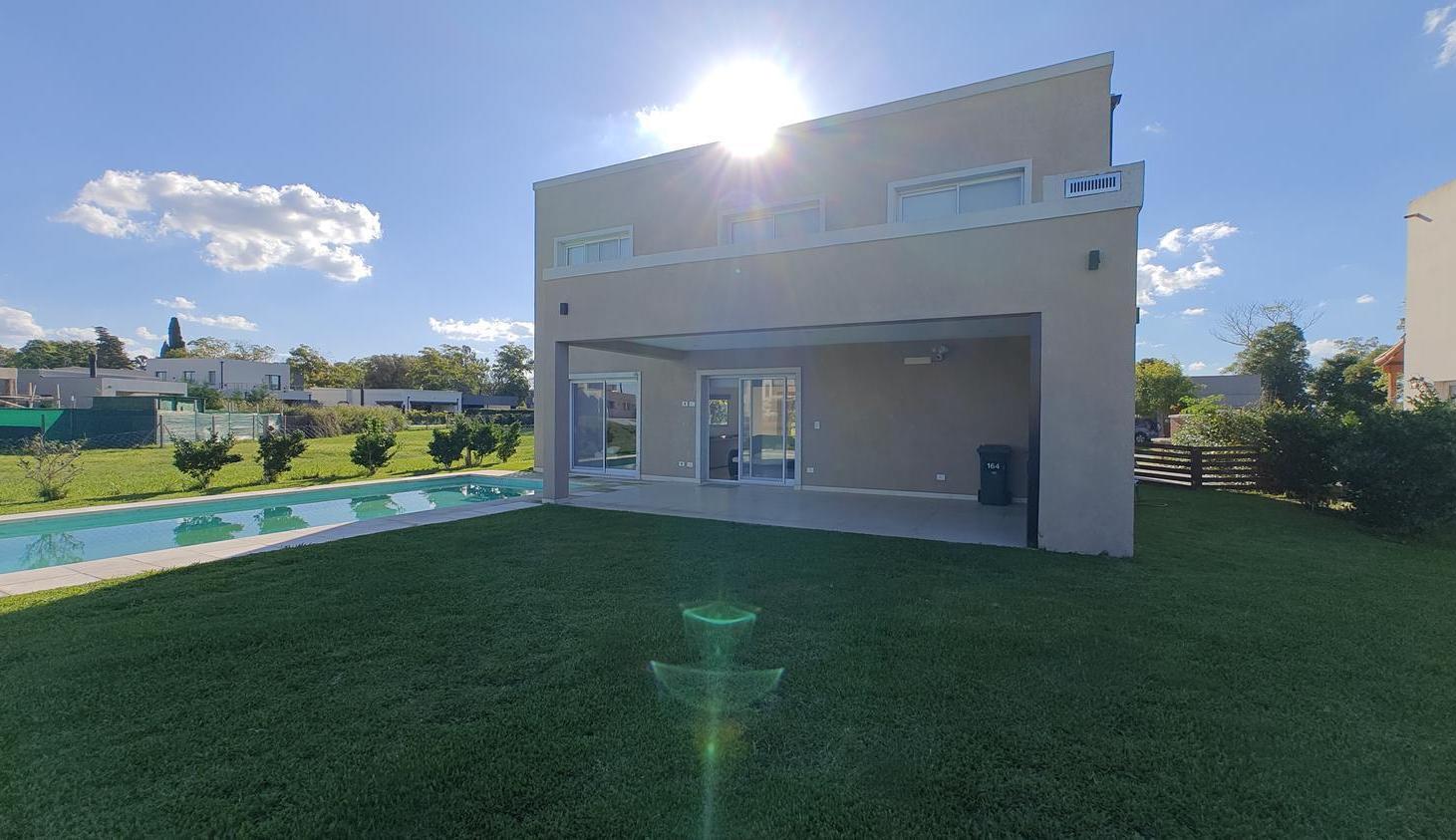 Casa moderna 3 dormitorios con pileta