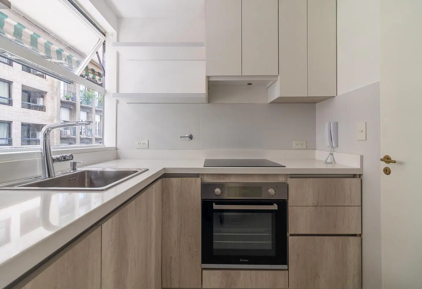 Alquiler Departamento 3 ambientes con balcón al frente Plaza San Martín Retiro 2
