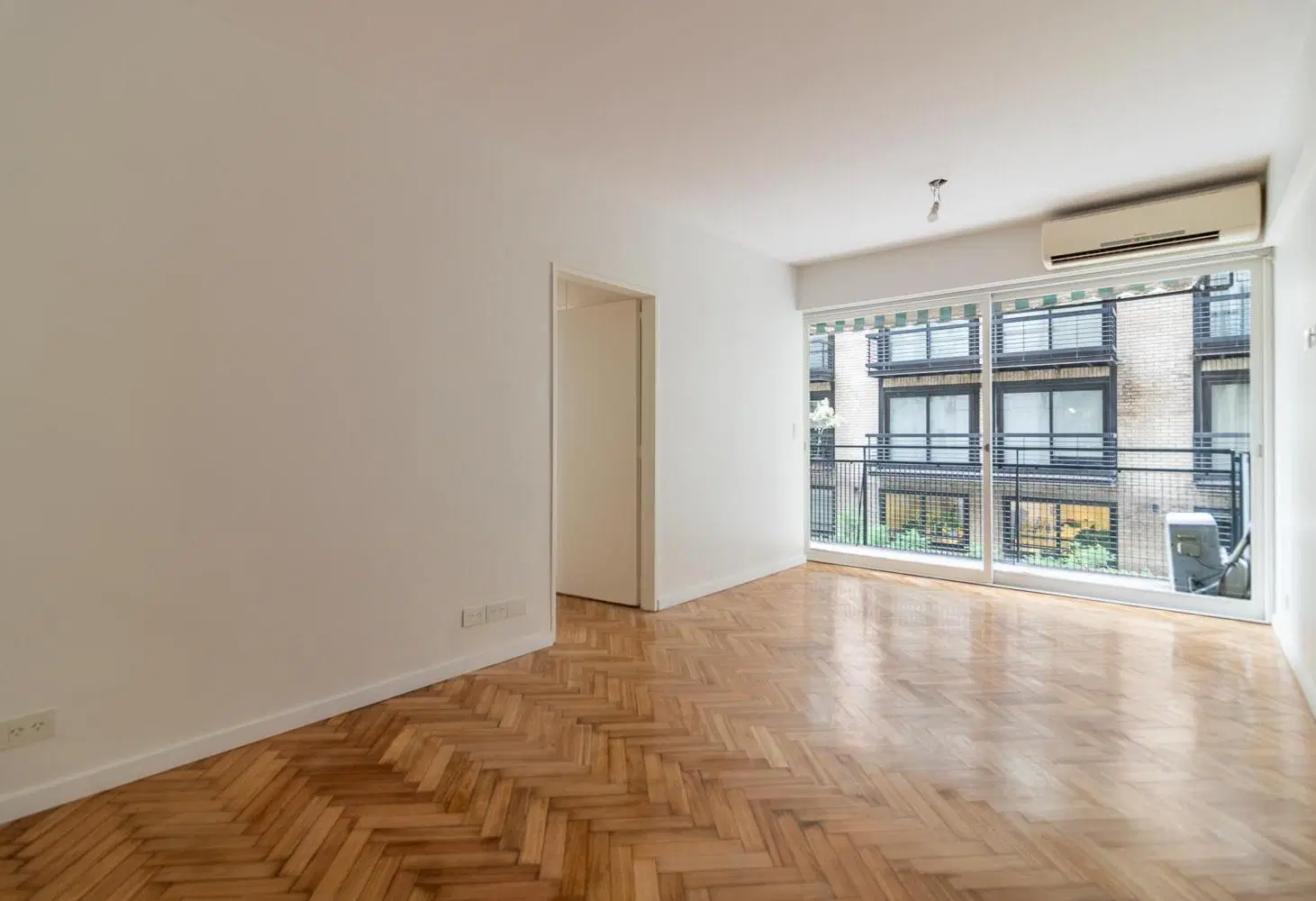 Alquiler Departamento 3 ambientes con balcón al frente Plaza San Martín Retiro 5