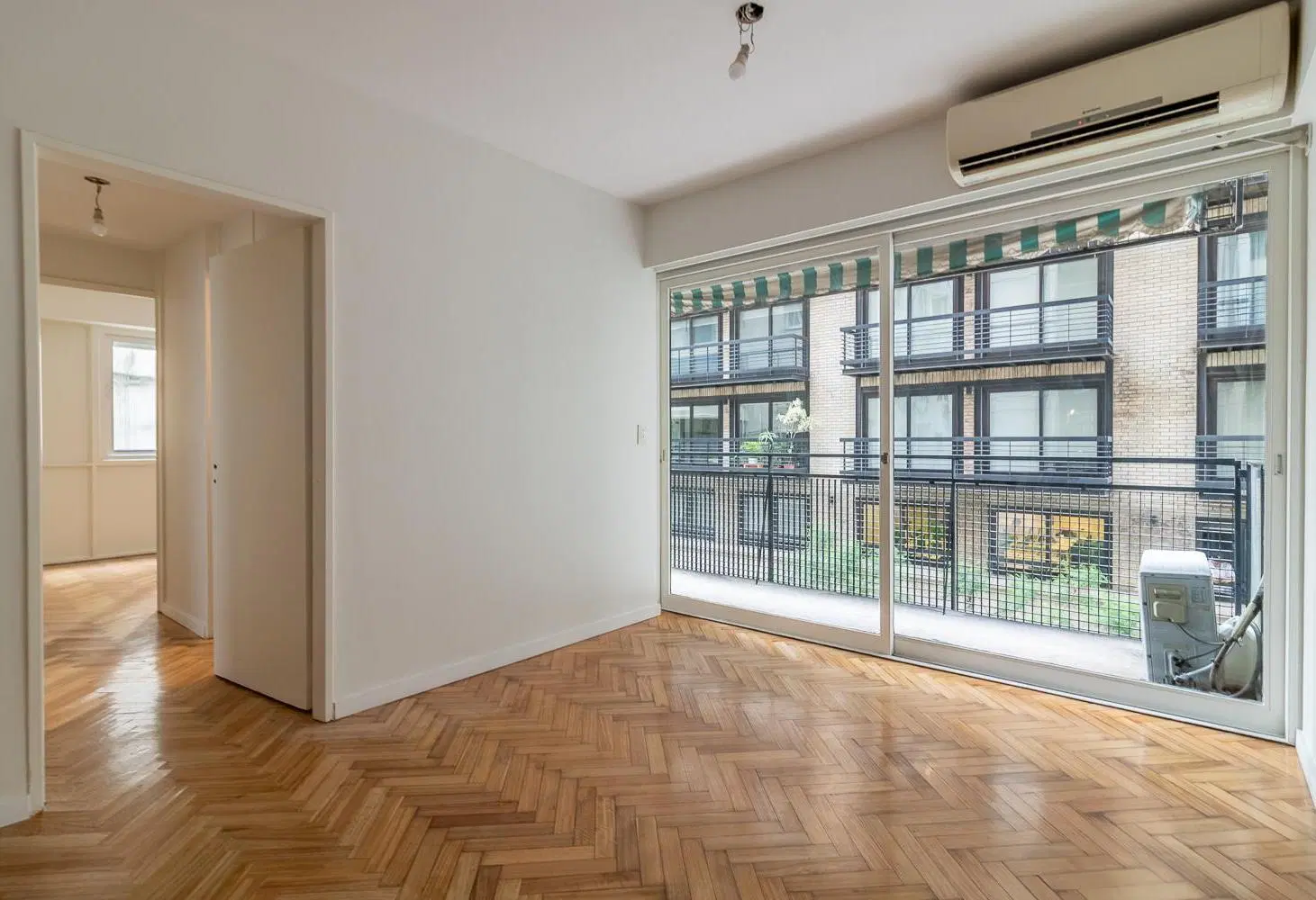 Alquiler Departamento 3 ambientes con balcón al frente Plaza San Martín Retiro 3