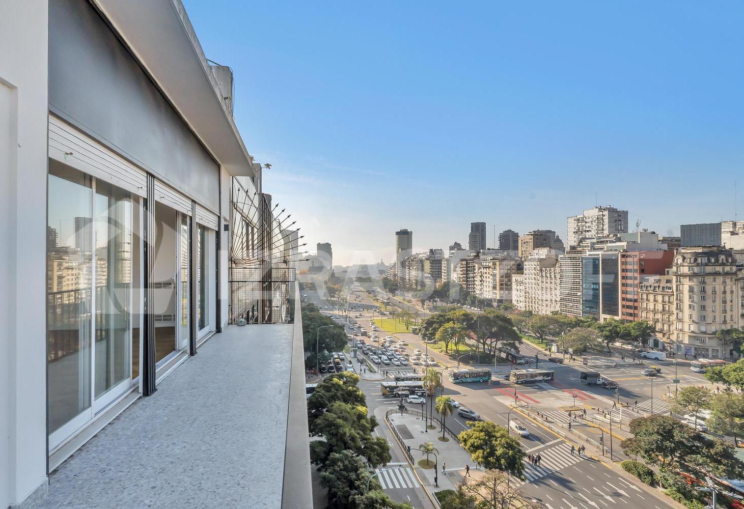 Departamento de 4 ambientes en venta en Retiro, piso alto con balcón, vista abierta, luminoso.
