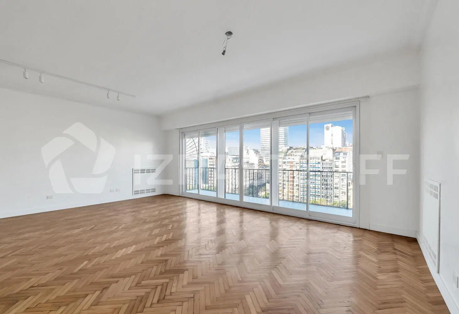 Departamento de 4 ambientes en venta en Retiro, piso alto con balcón, vista abierta, luminoso. 5