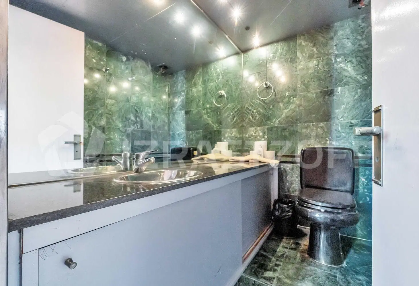 Departamento en venta en Puerto Madero. 4 despachos, sala de reuniones y cochera. 4