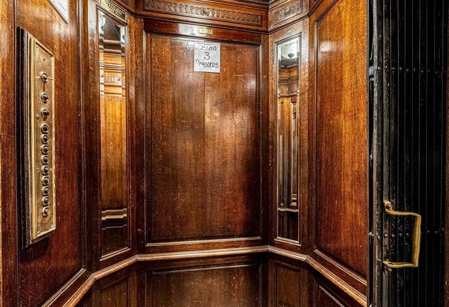 Venta Piso de categoría en Retiro, 3 dormitorios, estudio, dependencia. 2