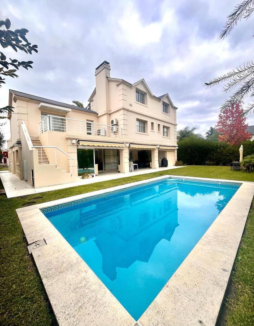 Casa en venta en Las Glorietas, Nordelta, lote en esquina