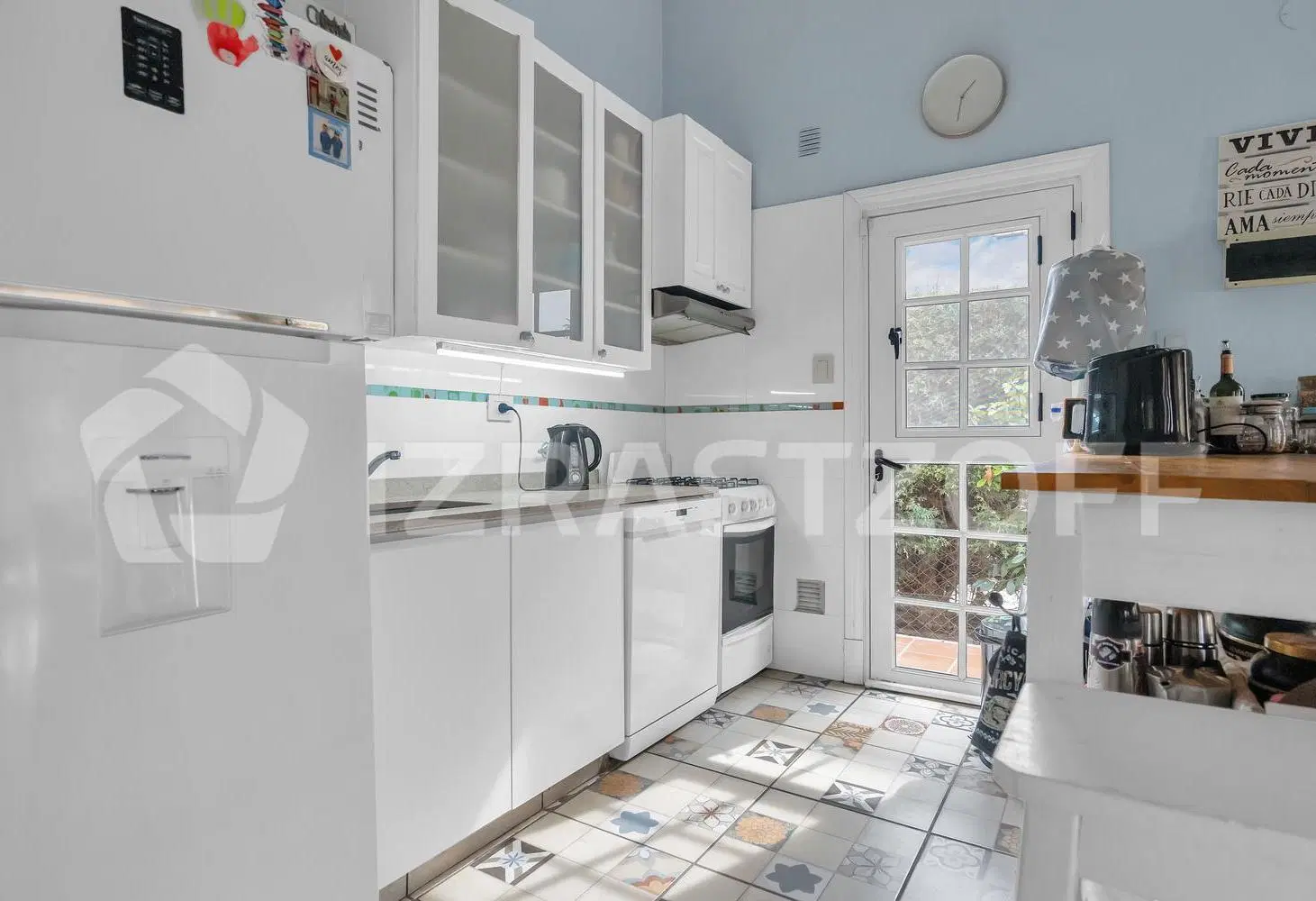 Casa en venta en lote central en CC Larena 2