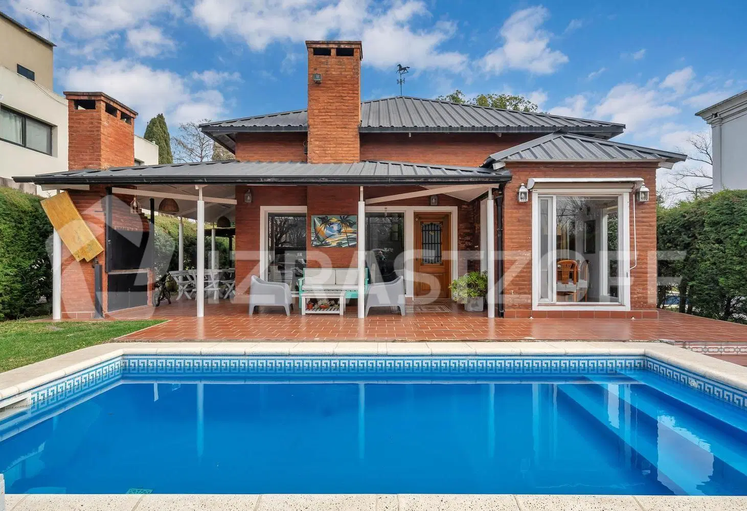 Casa en venta en lote central en CC Larena 5