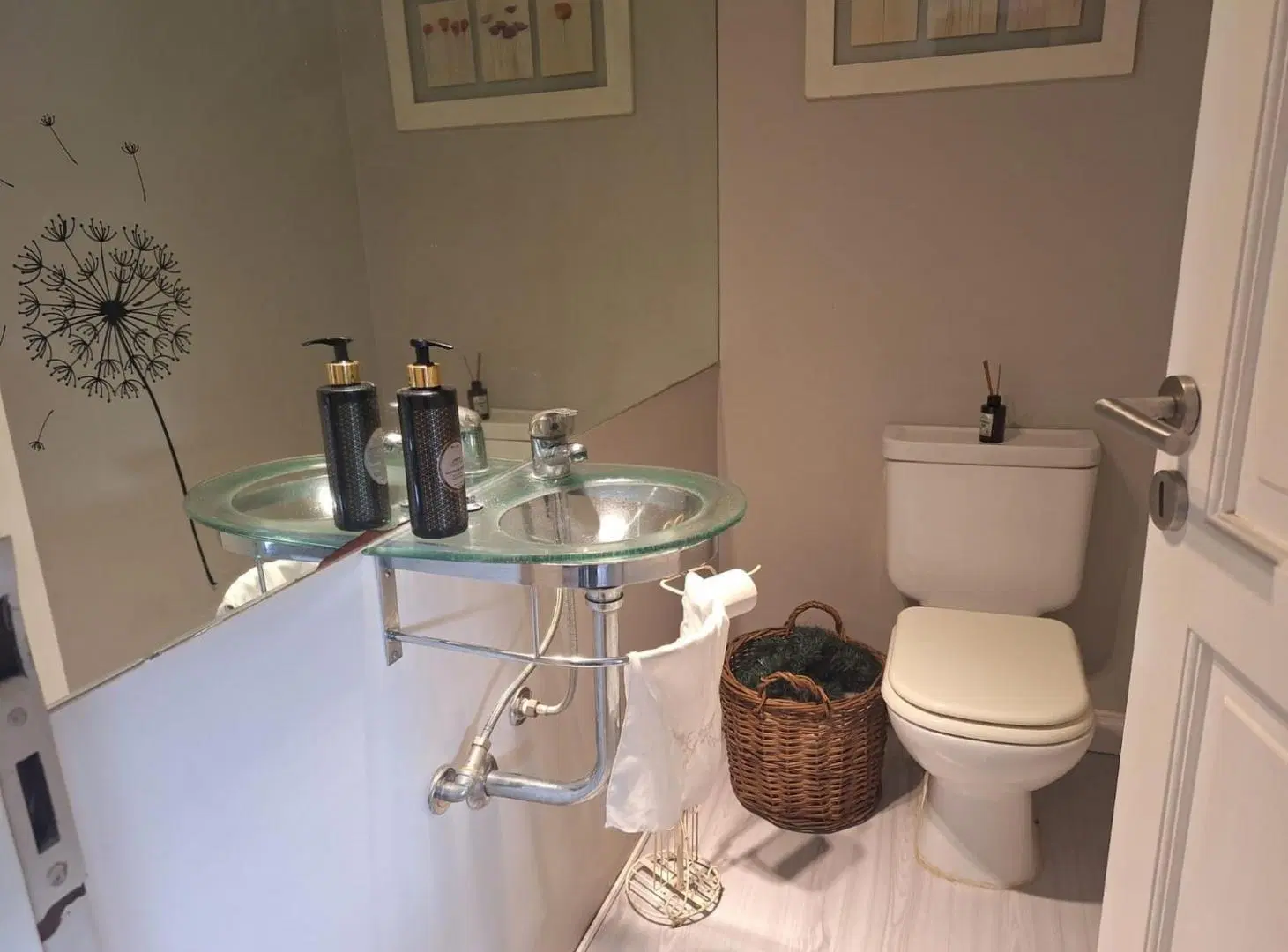 Casa de 5 ambientes a la venta sobre lote central 8