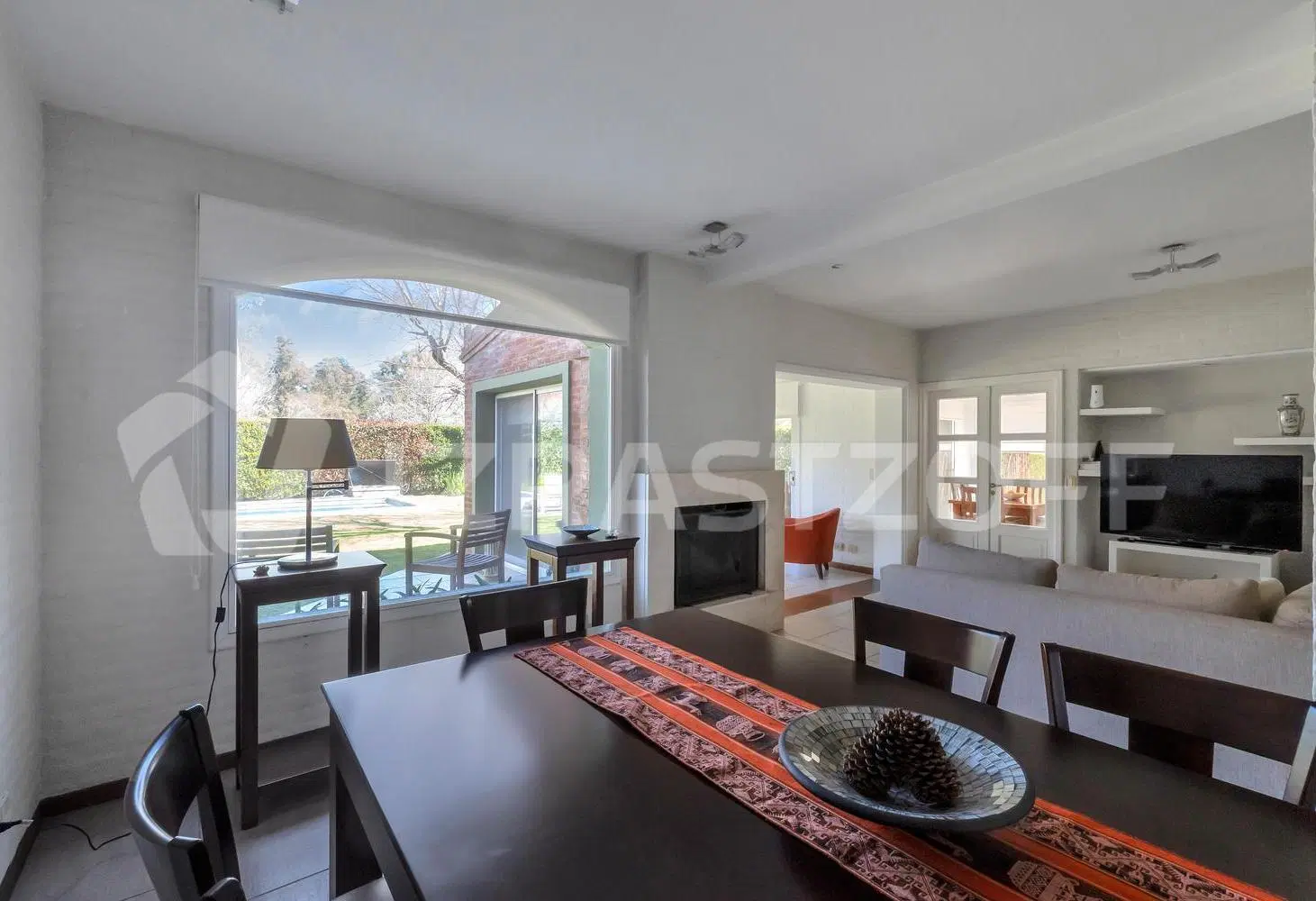 Casa en venta en La Delfina, suite en planta baja, 4 cuartos y escritorio - OPORTUNIDAD 2
