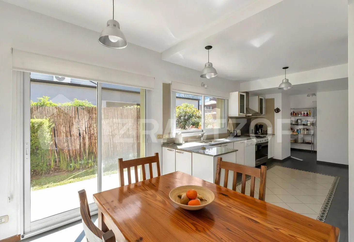 Casa en venta en La Delfina, suite en planta baja, 4 cuartos y escritorio - OPORTUNIDAD 5