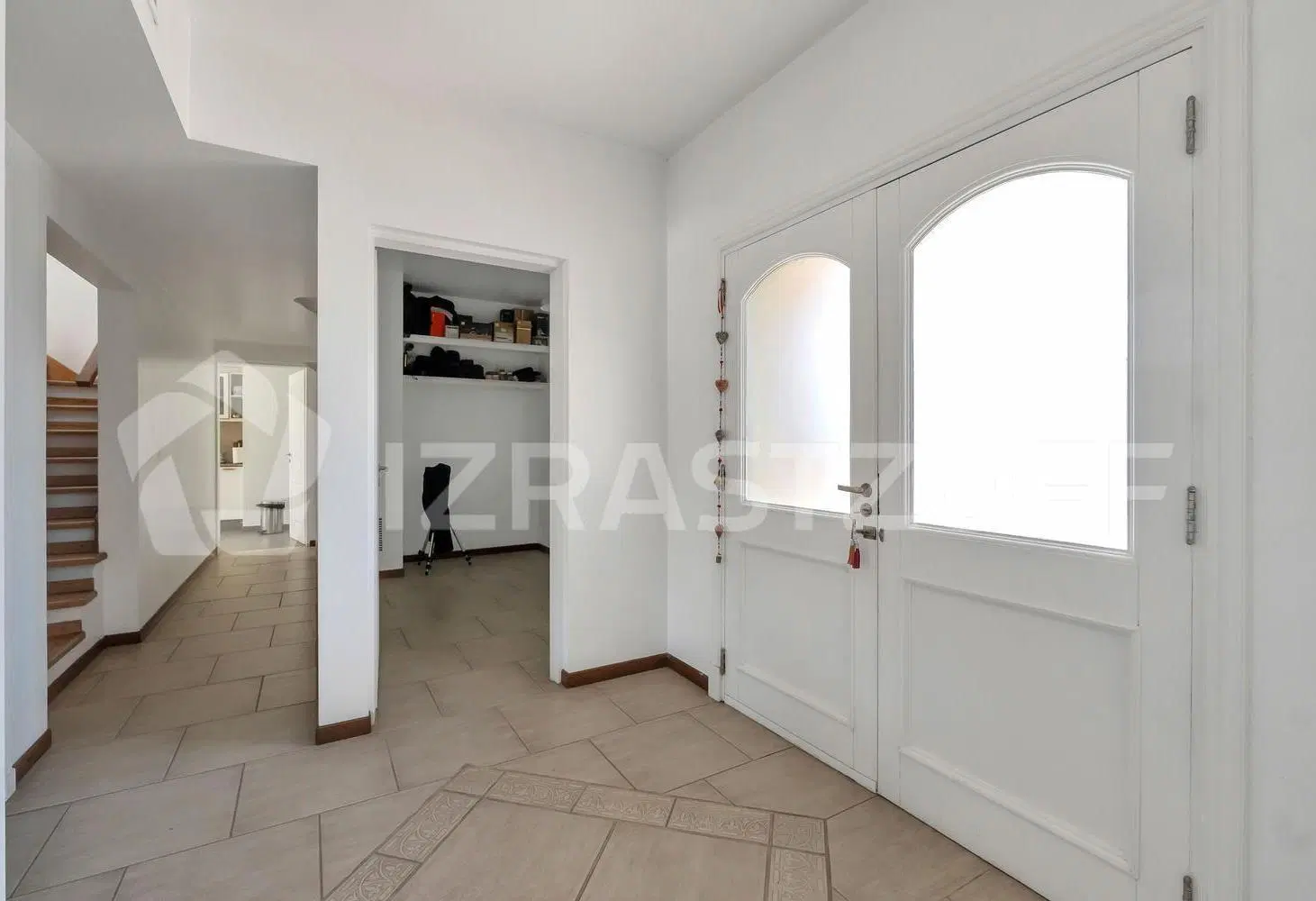 Casa en venta en La Delfina, suite en planta baja, 4 cuartos y escritorio - OPORTUNIDAD 3