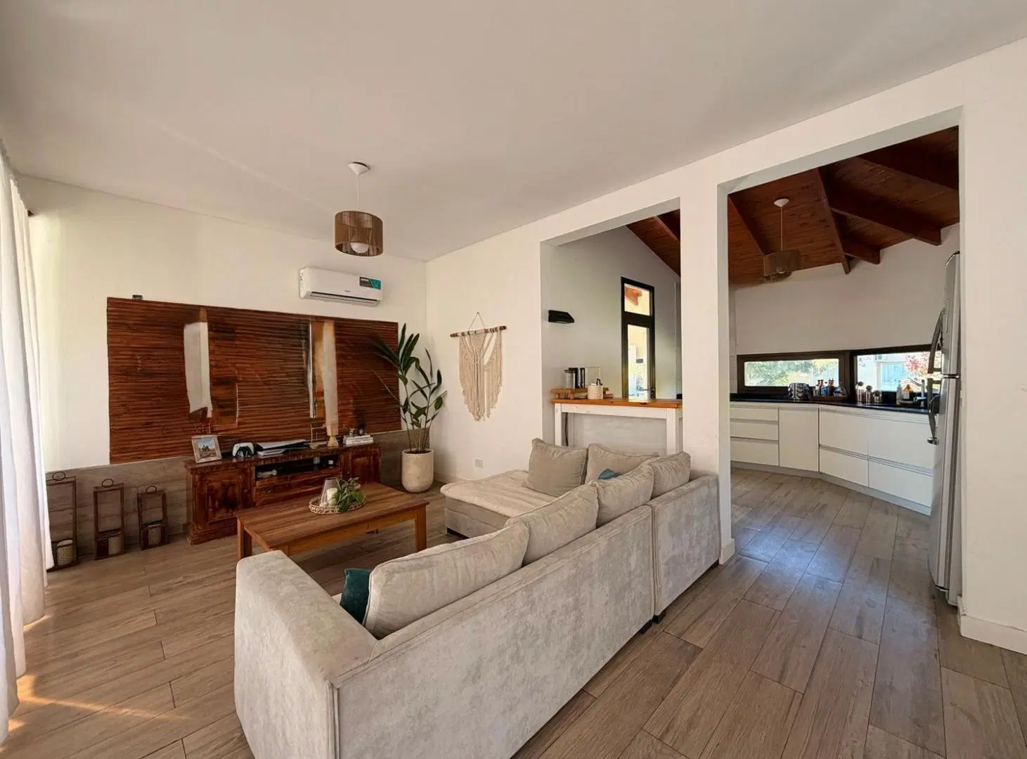 Casa en una planta en lote central 5