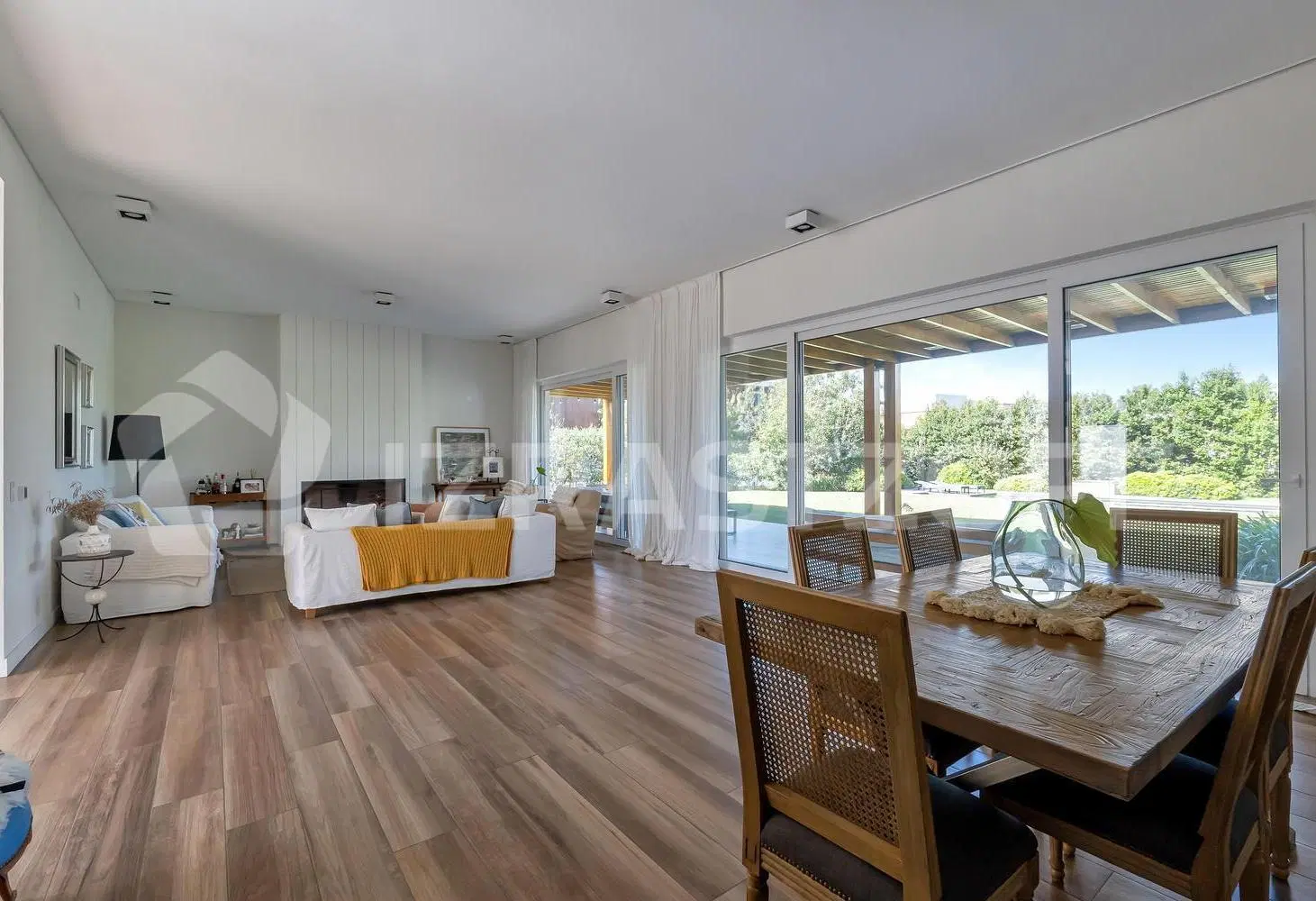 Casa en venta en Albanueva, 4 dormitorios, impecable, en esquina 5