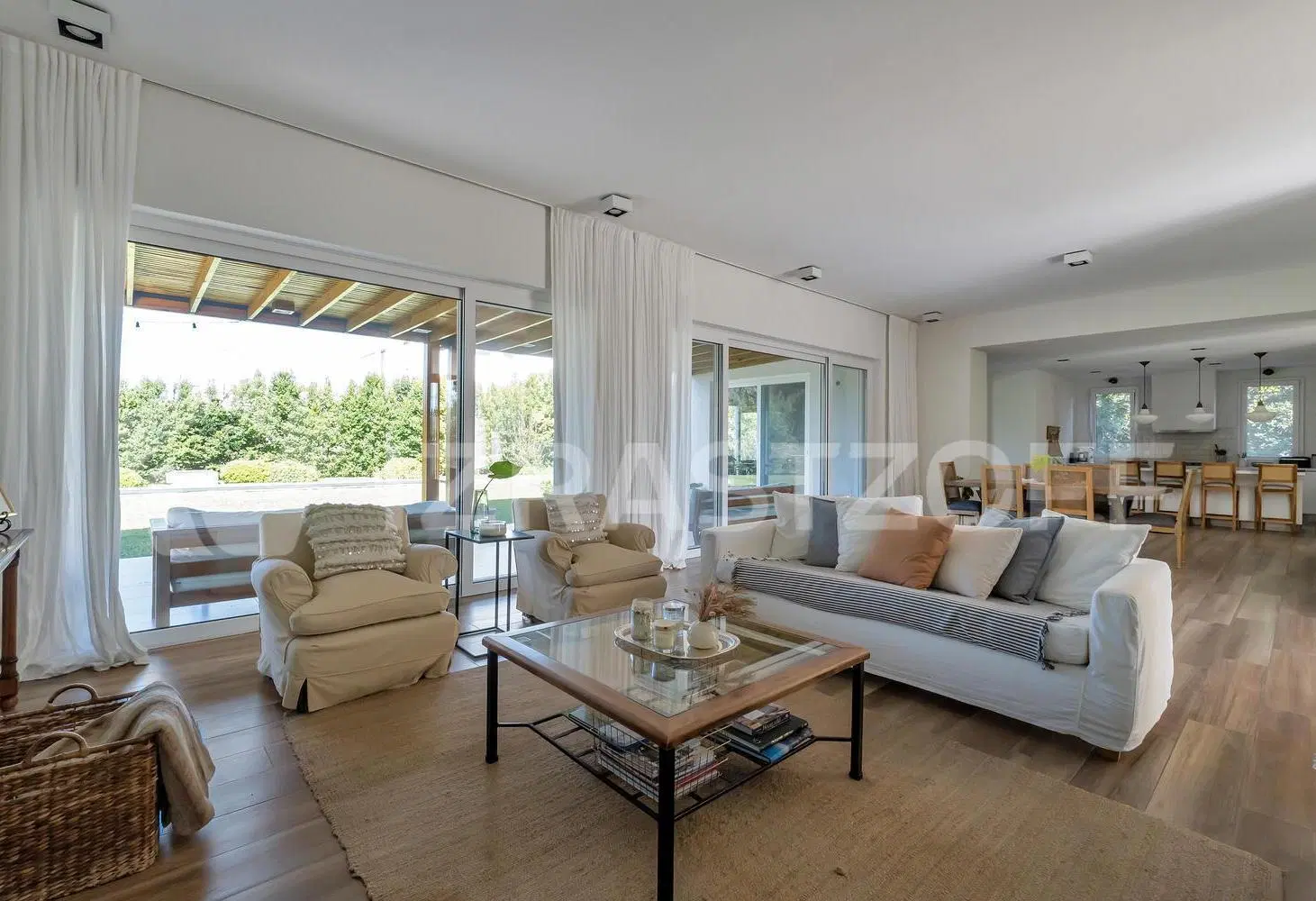 Casa en venta en Albanueva, 4 dormitorios, impecable, en esquina 3