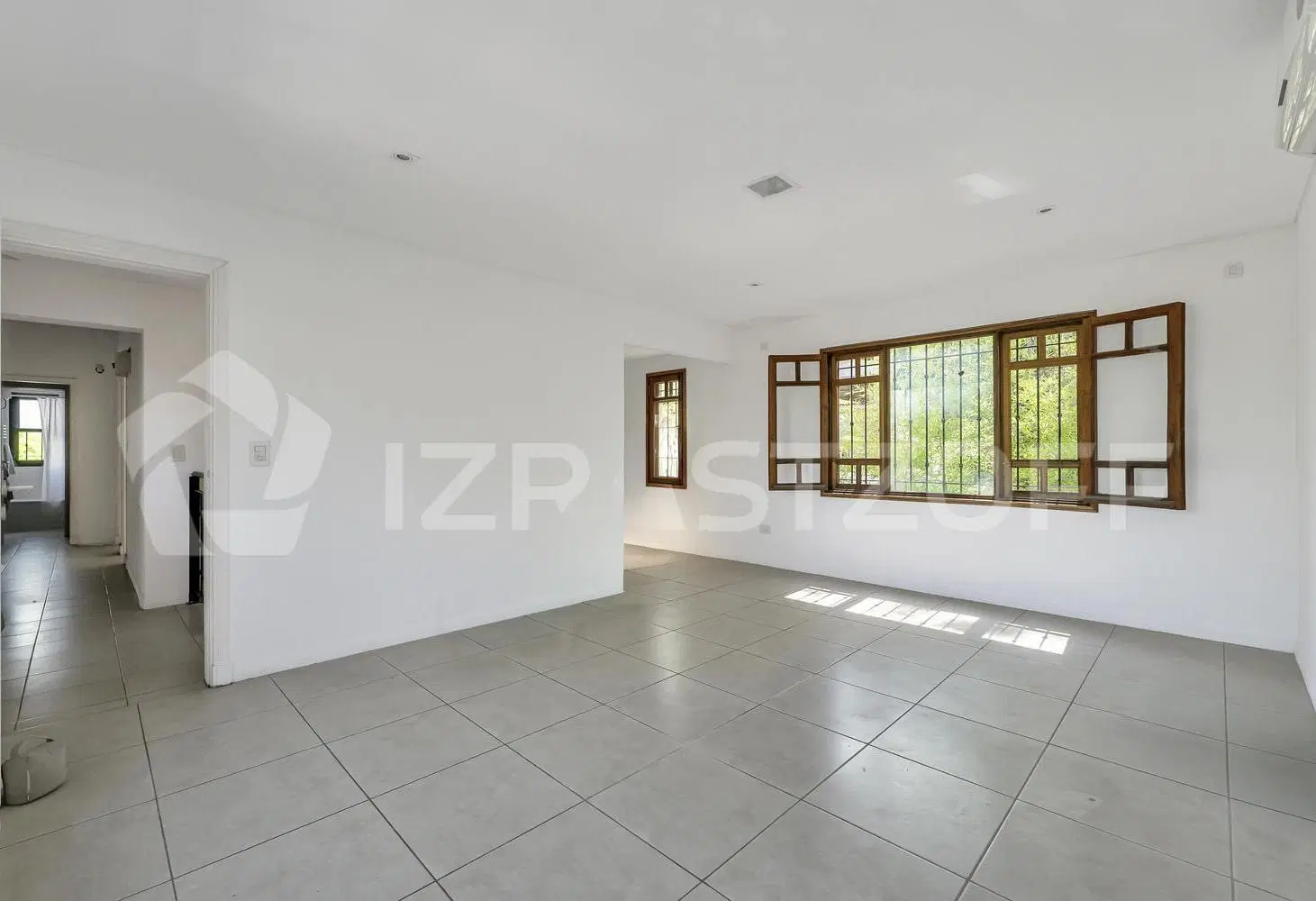 Oportunidad. Casa con gran lote en Las Orquideas - RESERVADA 2