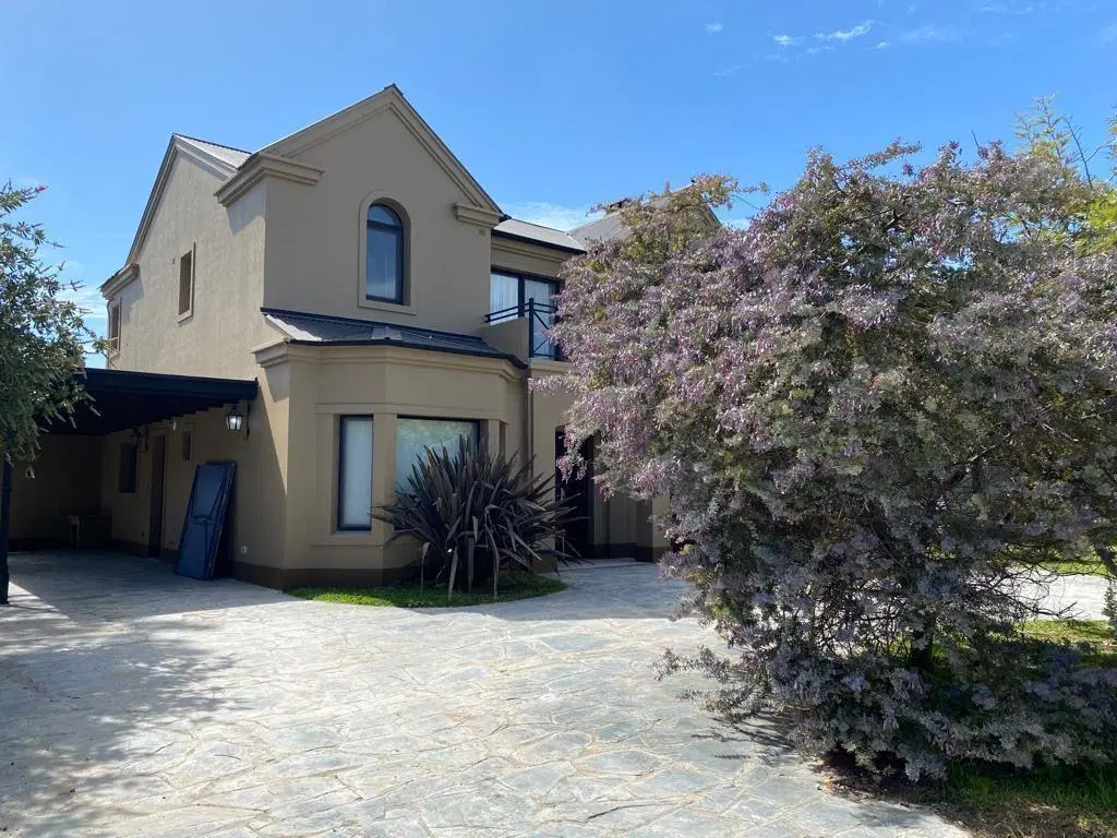 Casa venta en lote central  con renta hasta Febrero '27 3