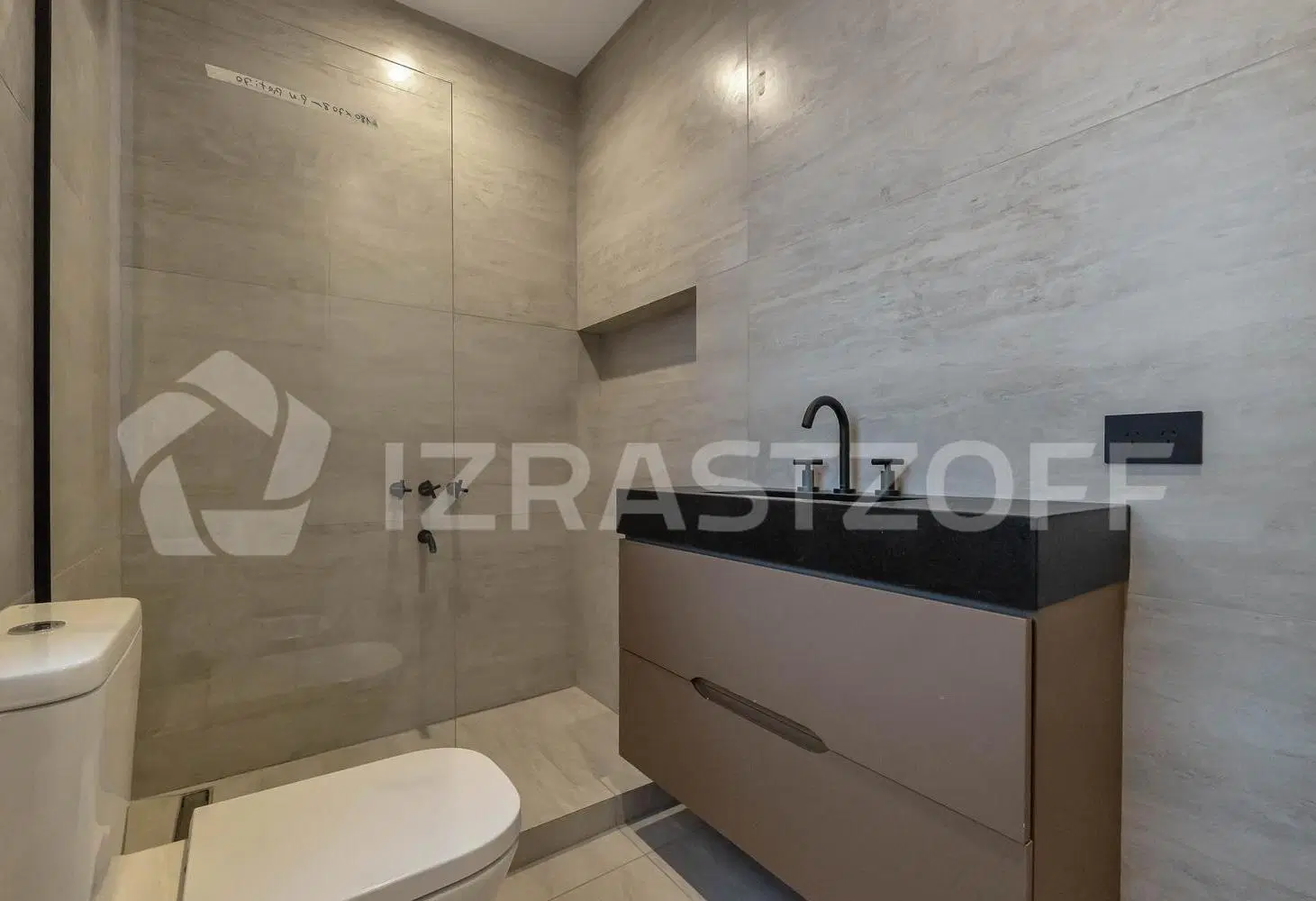 Casa en Venta/Alquiler a Estrenar en Olivos. 5 dormitorios Jardín. Terraza. 5