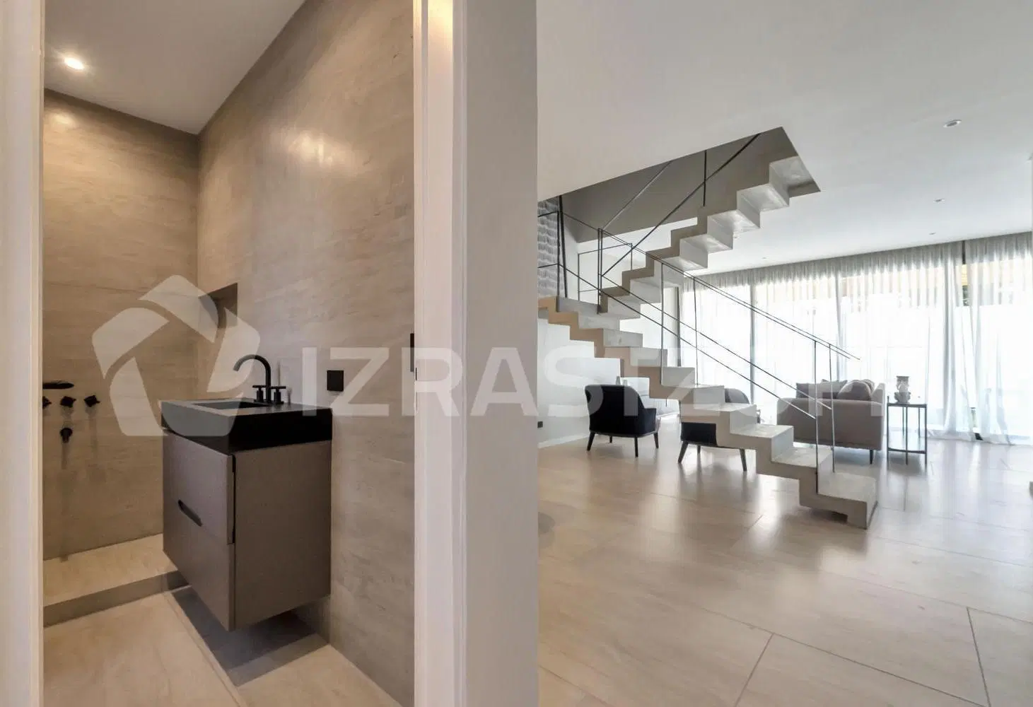 Casa en Venta/Alquiler a Estrenar en Olivos. 5 dormitorios Jardín. Terraza. 2
