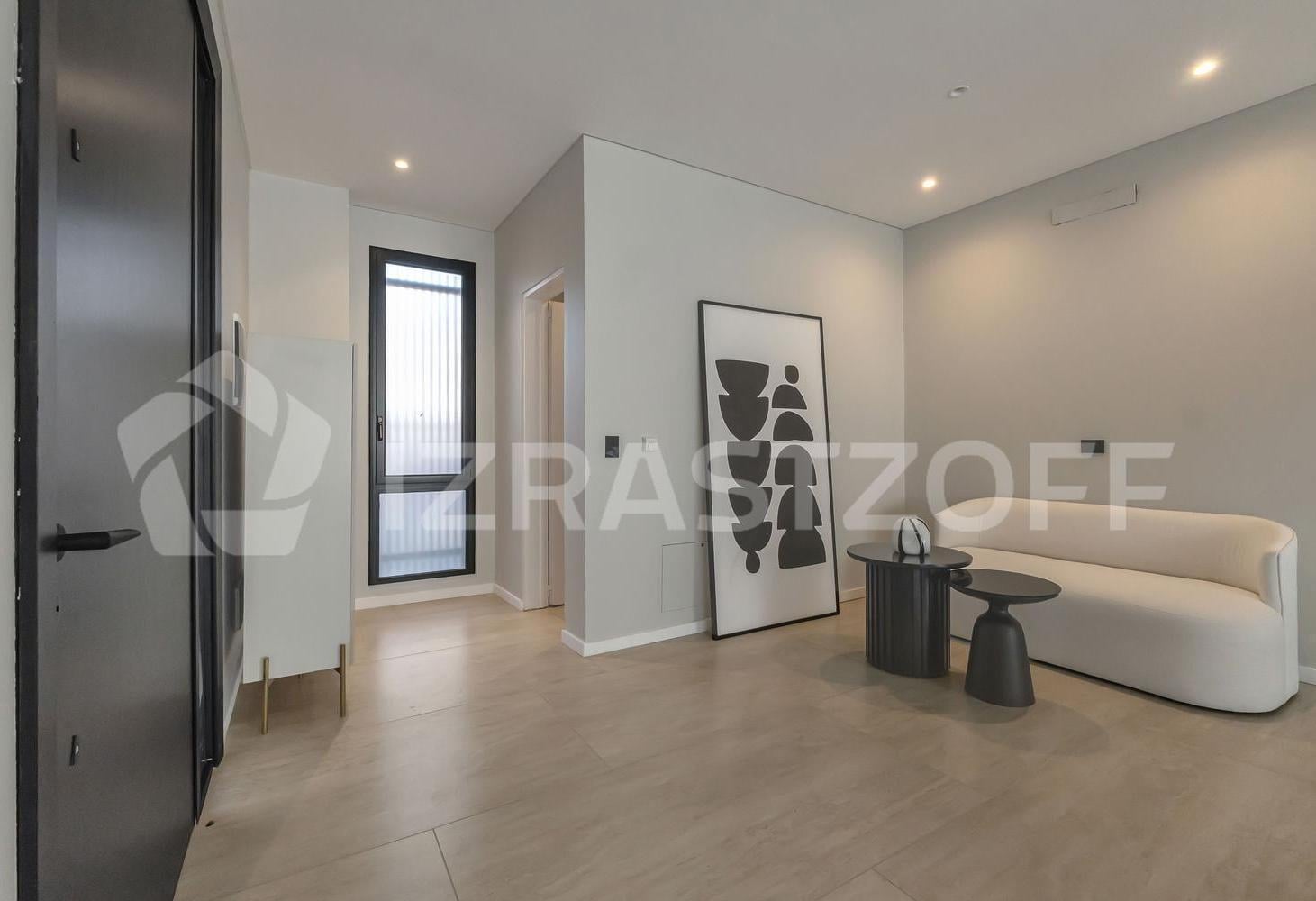 Casa en Venta/Alquiler a Estrenar en Olivos. 5 dormitorios Jardín. Terraza.