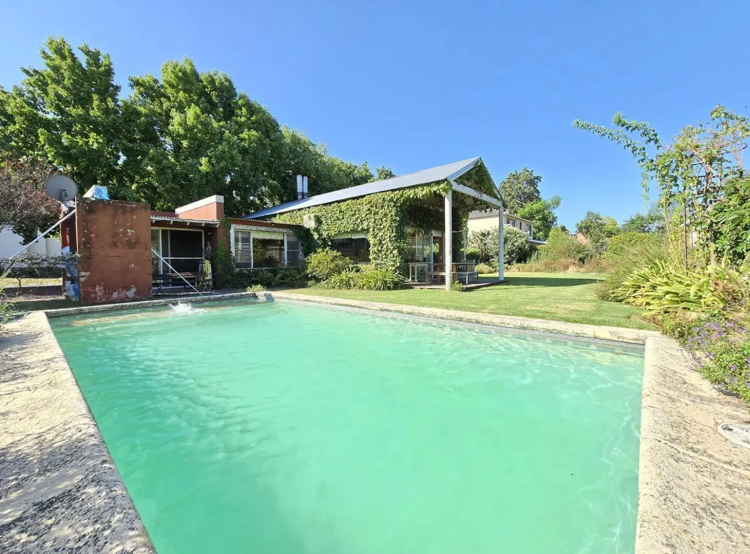 Casa en Los Abedules 3 dormitorios, jardín y pileta 3