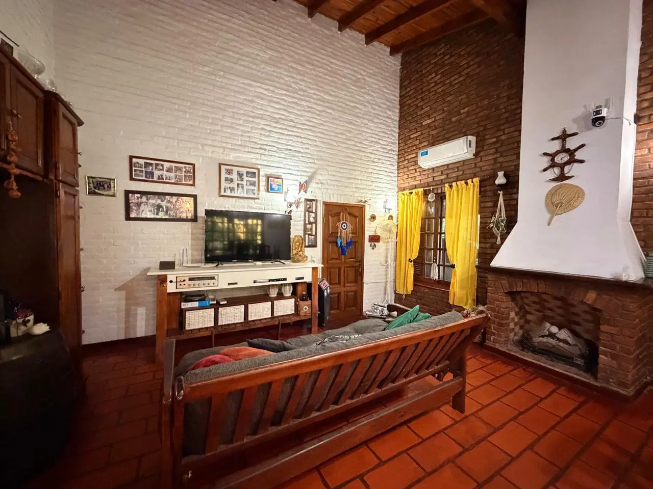 Casa sobre lote central en CC Larena 3