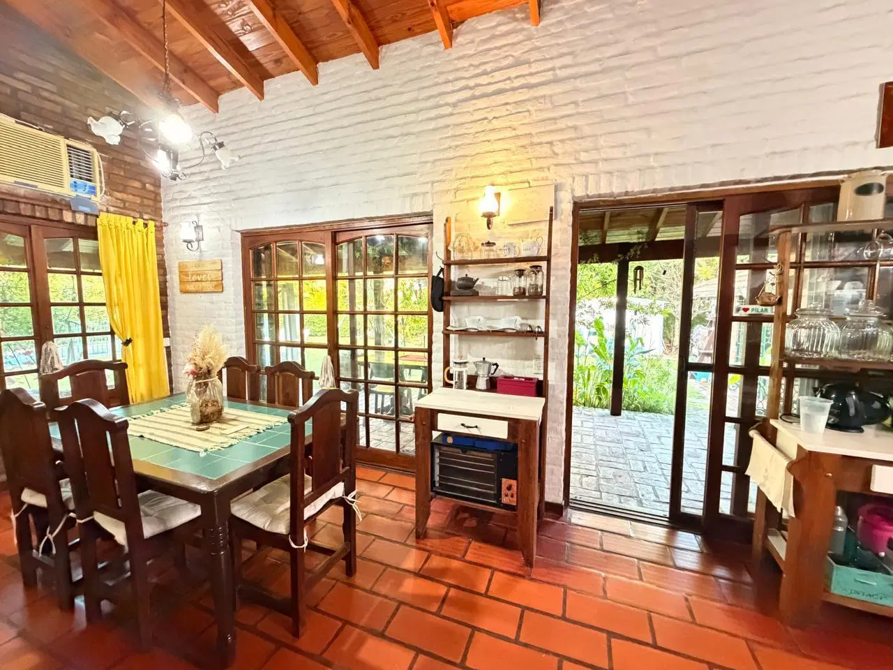 Casa sobre lote central en CC Larena 4