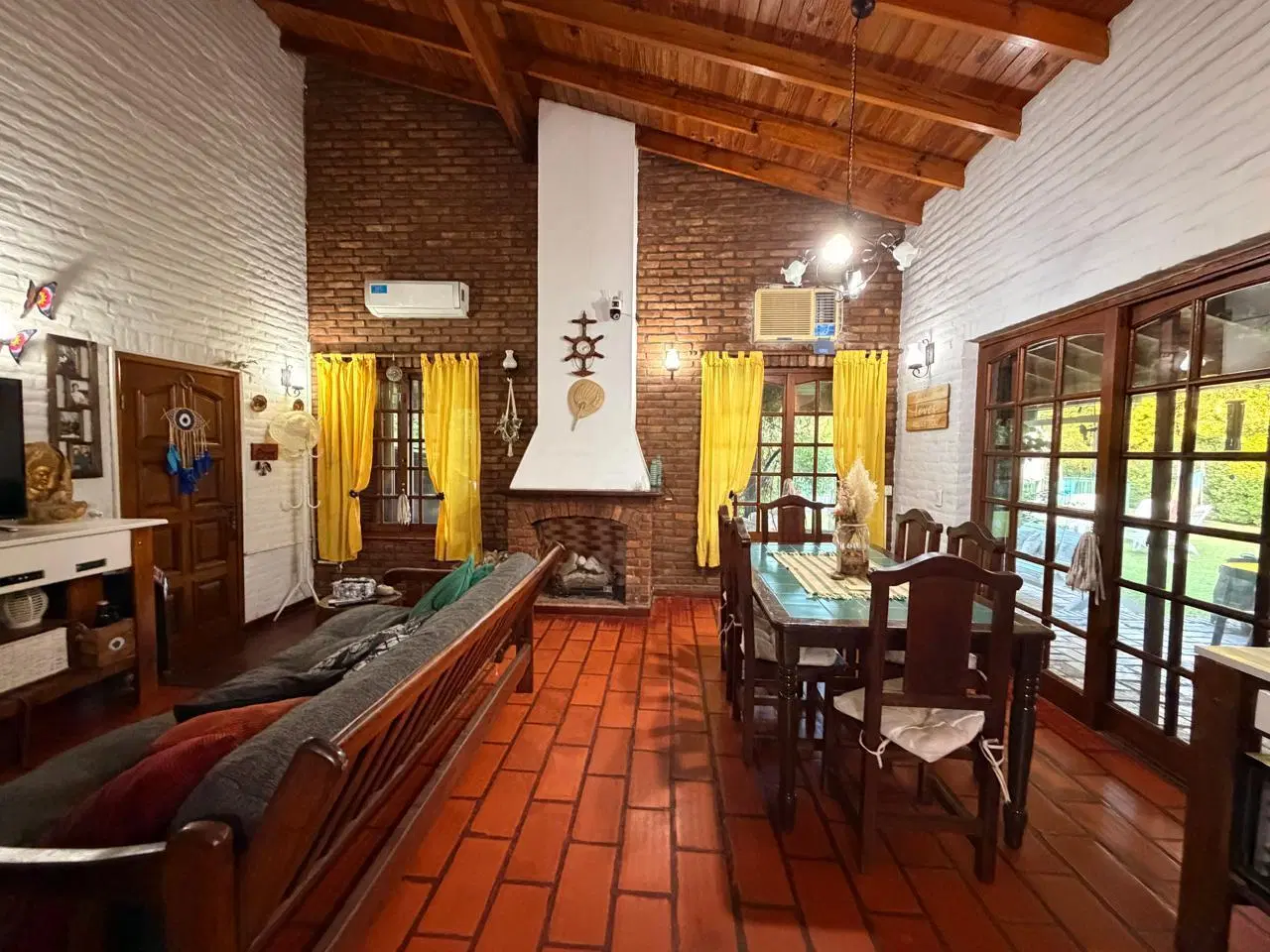 Casa sobre lote central en CC Larena 5