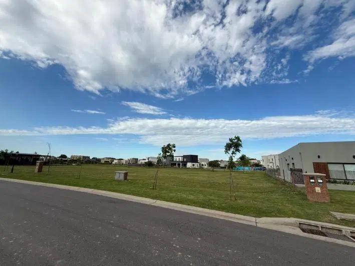 Lote a la venta, Santa Lucía, Pilar del Este, a parque central 2