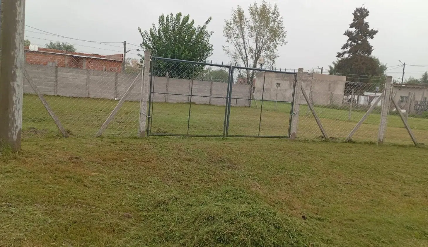 Terreno central en barrio abierto a la venta sin expensas 2
