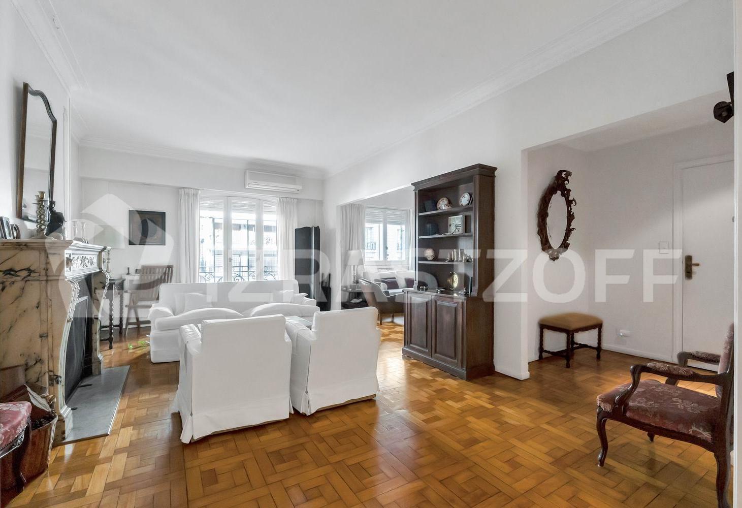 Foto de Departamento en venta en Recoleta. Cinco ambientes, al frente, imagen 3