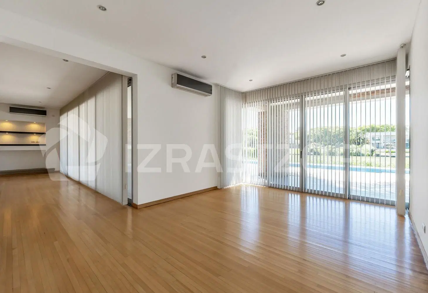 Casa en venta/alquiler en Santa Bárbara de 4/5 dormitorios en suite con costa a la laguna 2