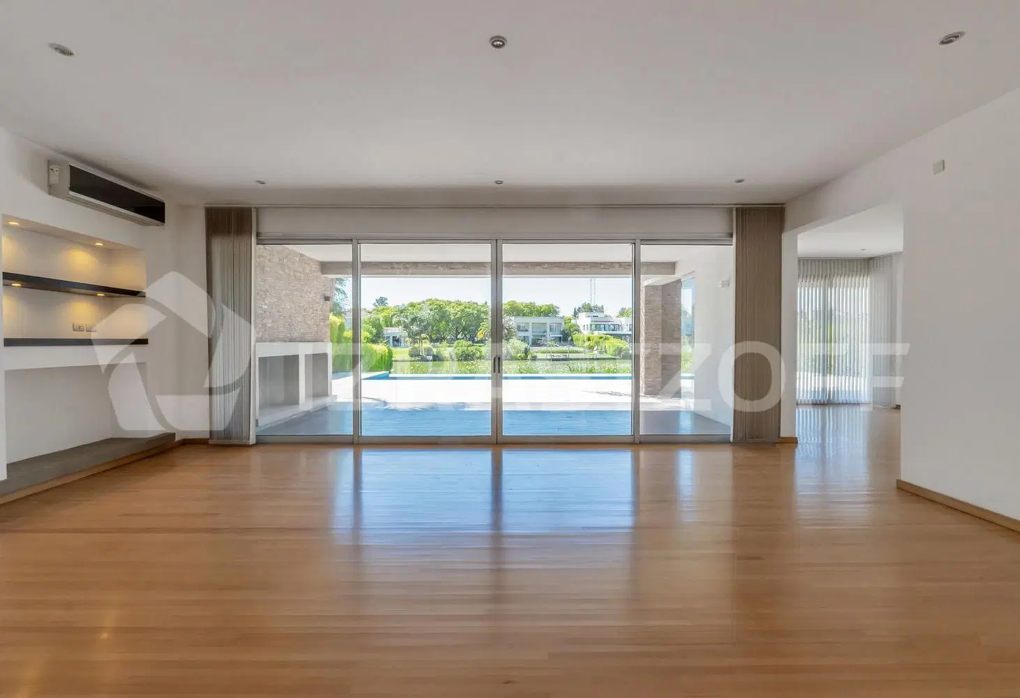 Casa en venta/alquiler en Santa Bárbara de 4/5 dormitorios en suite con costa a la laguna 3