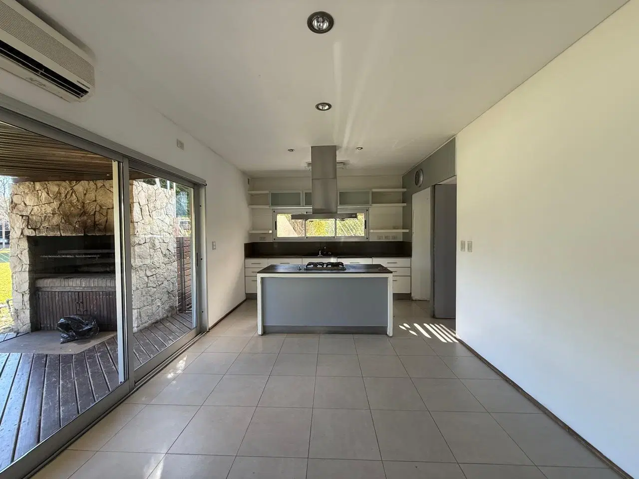 Casa en venta. Las Glorietas,Nordelta. Lote interno. 8