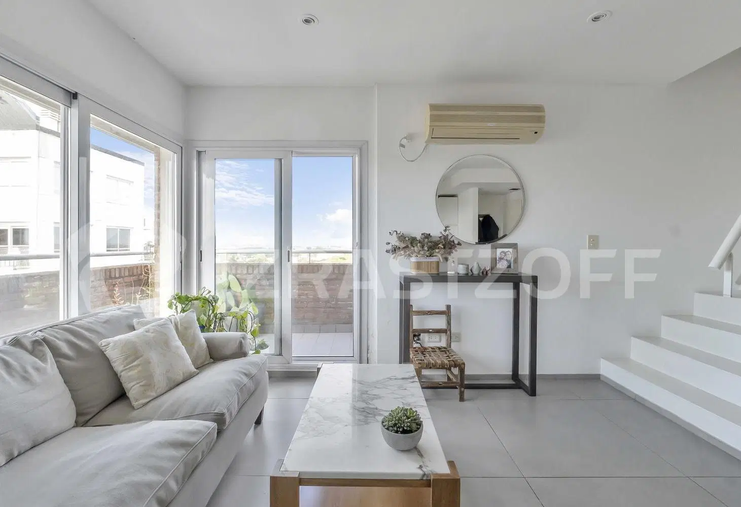 Departamento en Venta de 3 ambientes con gran vista en Tigre Centro. Al lado de la estación de Tren. 2
