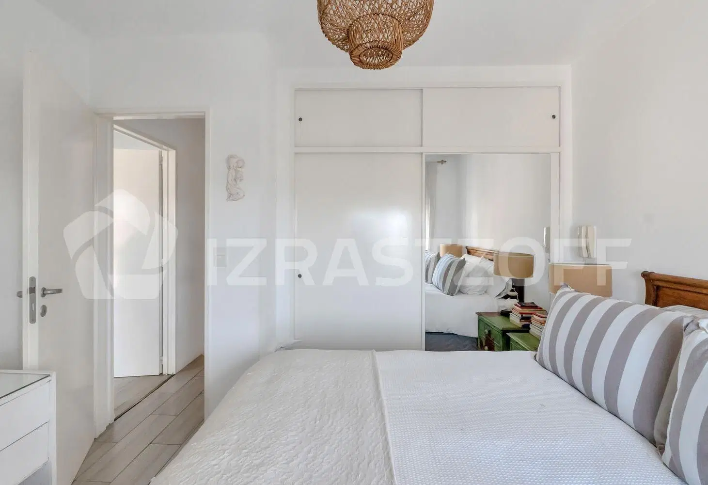Departamento en Venta de 3 ambientes con gran vista en Tigre Centro. Al lado de la estación de Tren. 8