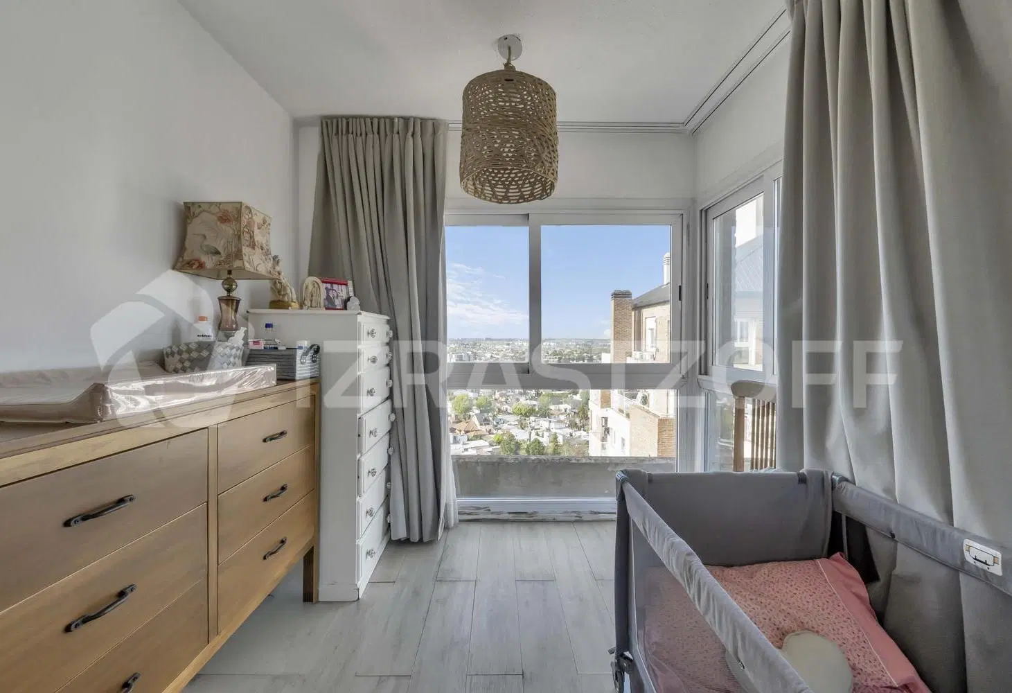 Departamento en Venta de 3 ambientes con gran vista en Tigre Centro. Al lado de la estación de Tren. 5