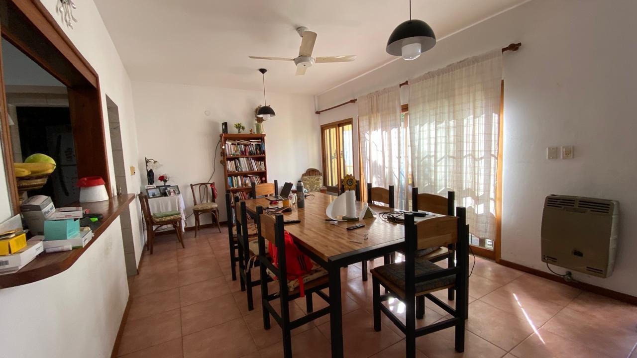 Foto de Venta casa Florida Oeste 4 dormitorios parque y pileta, imagen 2